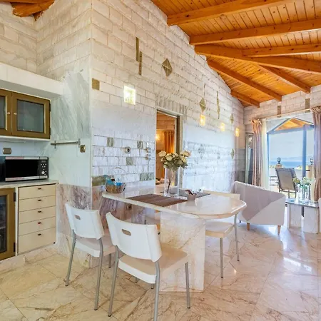 Paco's Luxury 17 * Ozias